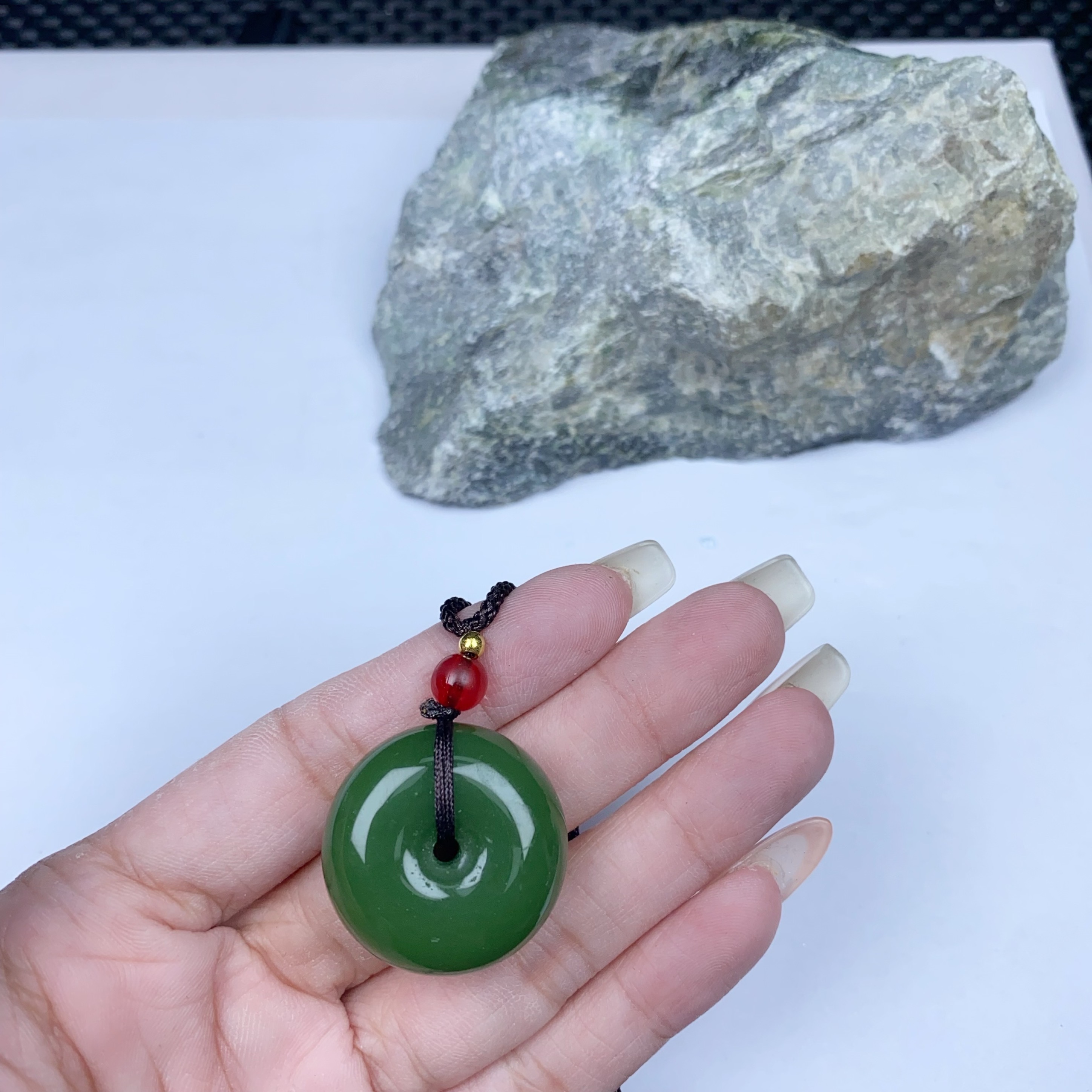 z901菠菜绿平安扣气质精美吊坠