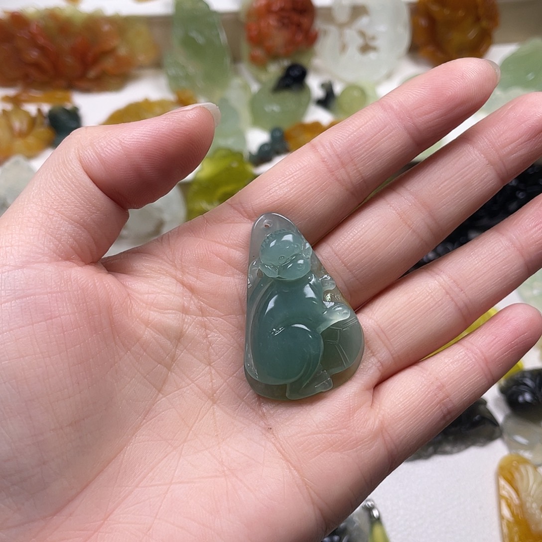 蛇纹石玉未镶嵌颈饰