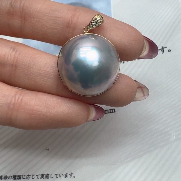 拼合珍珠（马贝珠）颈饰18K金镶嵌