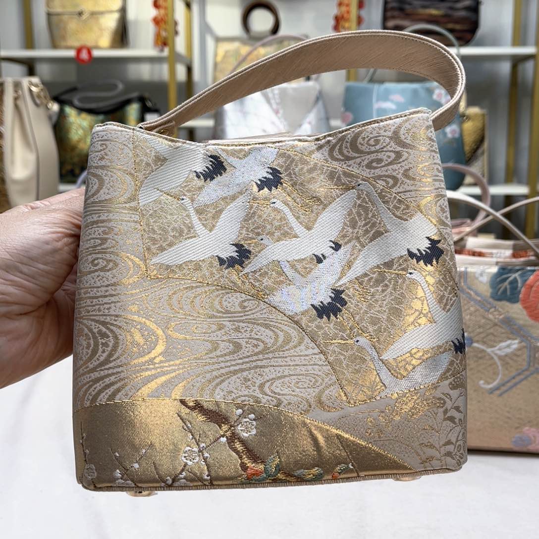 织绣L***6新年快乐！蛇年大吉！