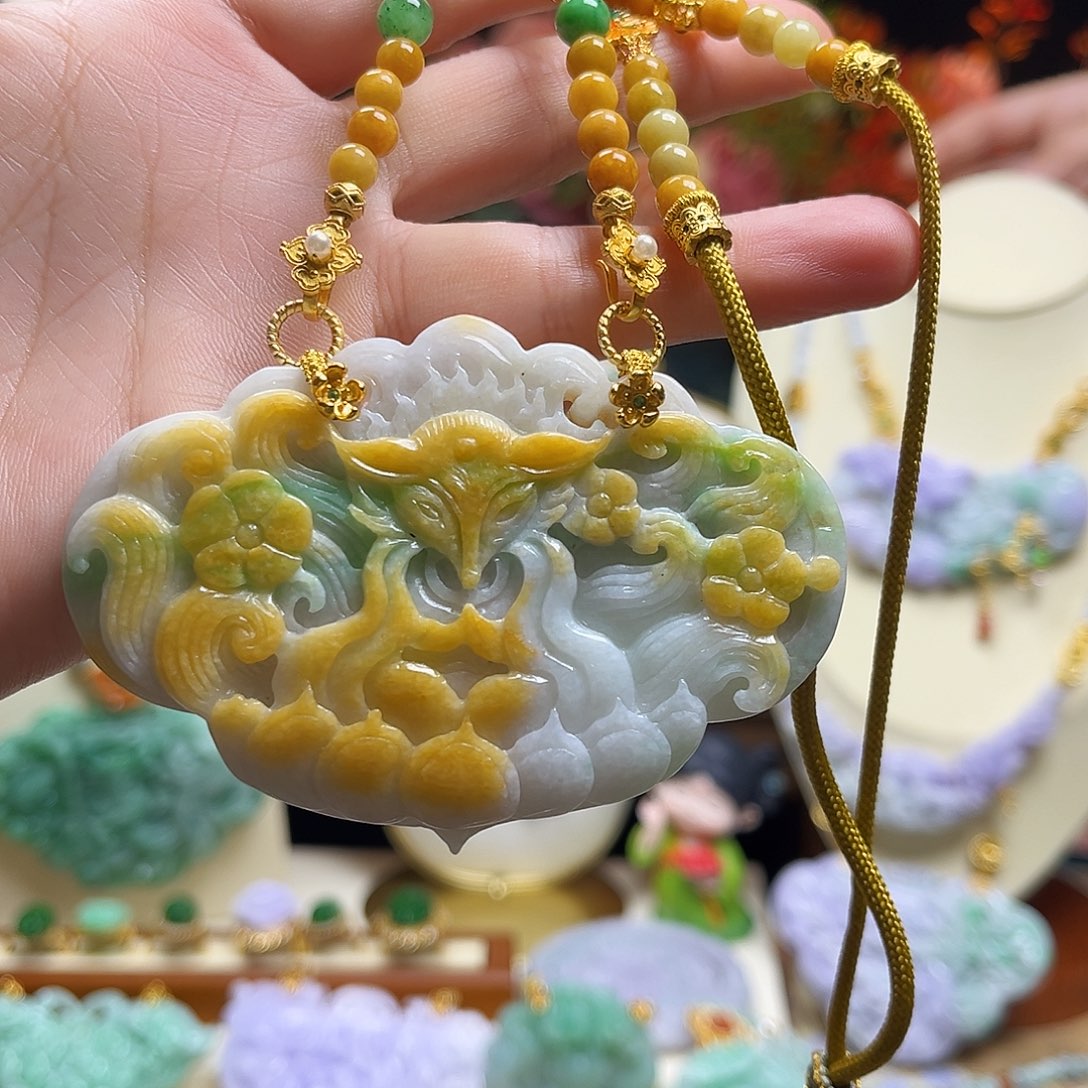 翡翠颈饰未镶嵌天然翡翠