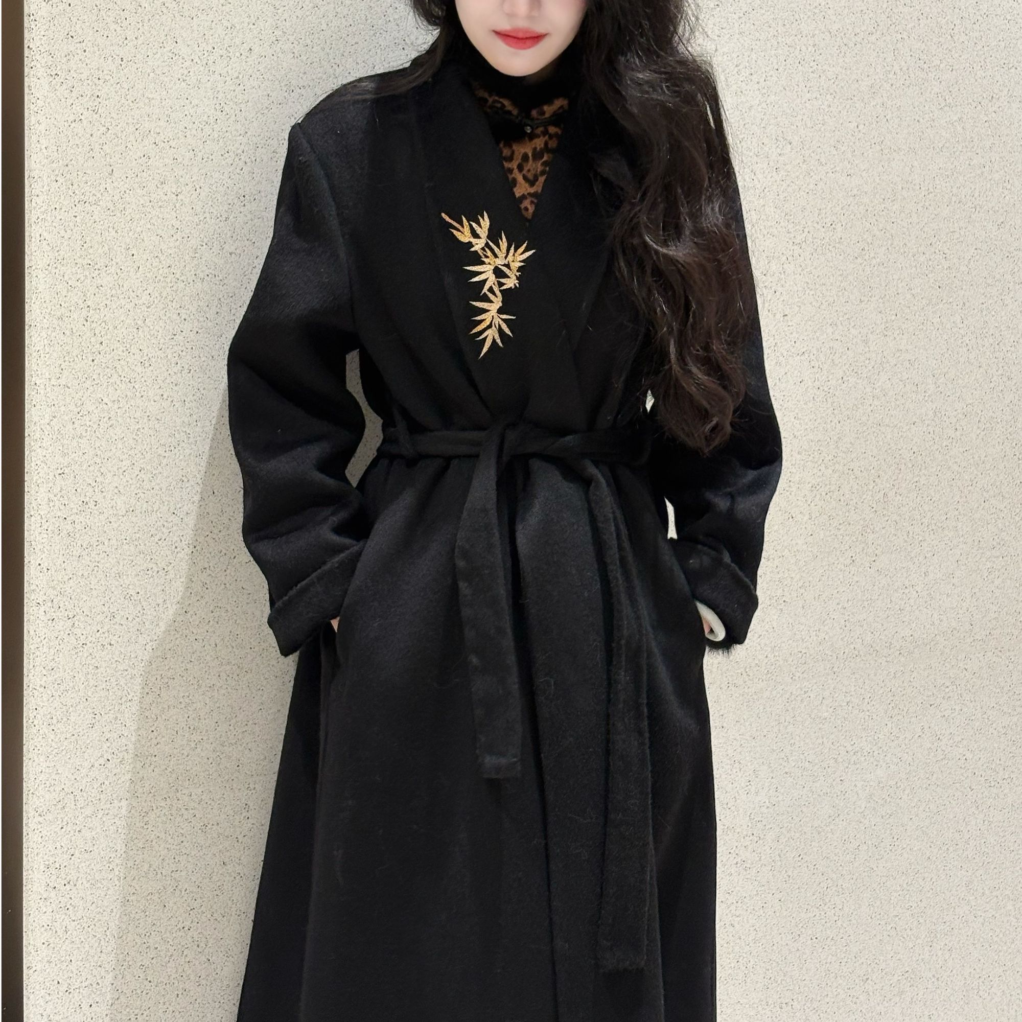 LHMknk1画报夫人原创刺绣双面羊毛大衣 黑色金竹大衣不退不换