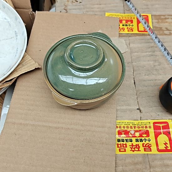 绿泥盘子碗茶壶啥都有