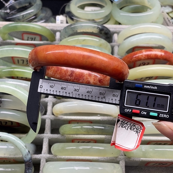 蛇纹石玉未镶嵌手镯199