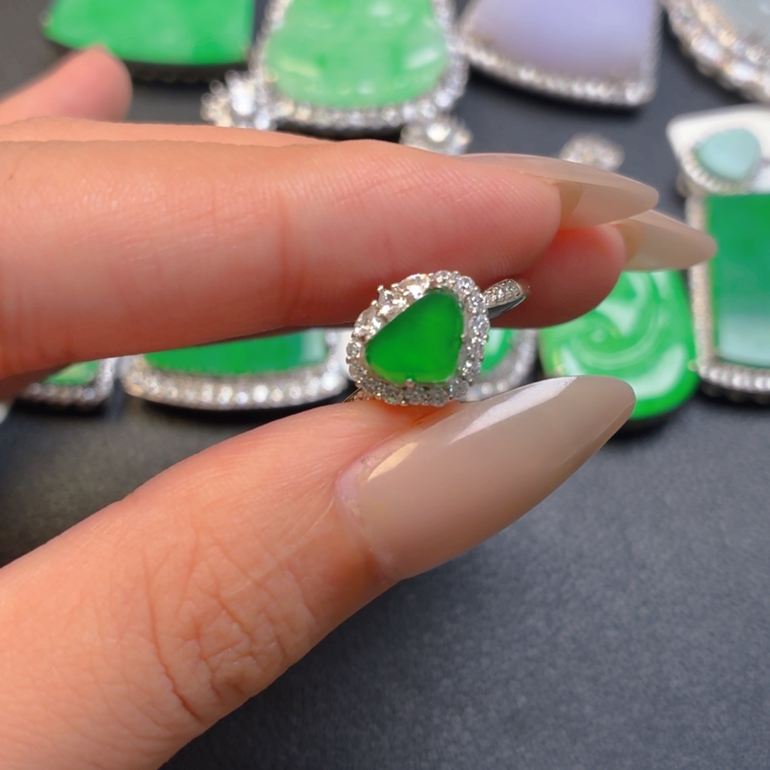 黄***宝翡翠银S925镶嵌颈饰