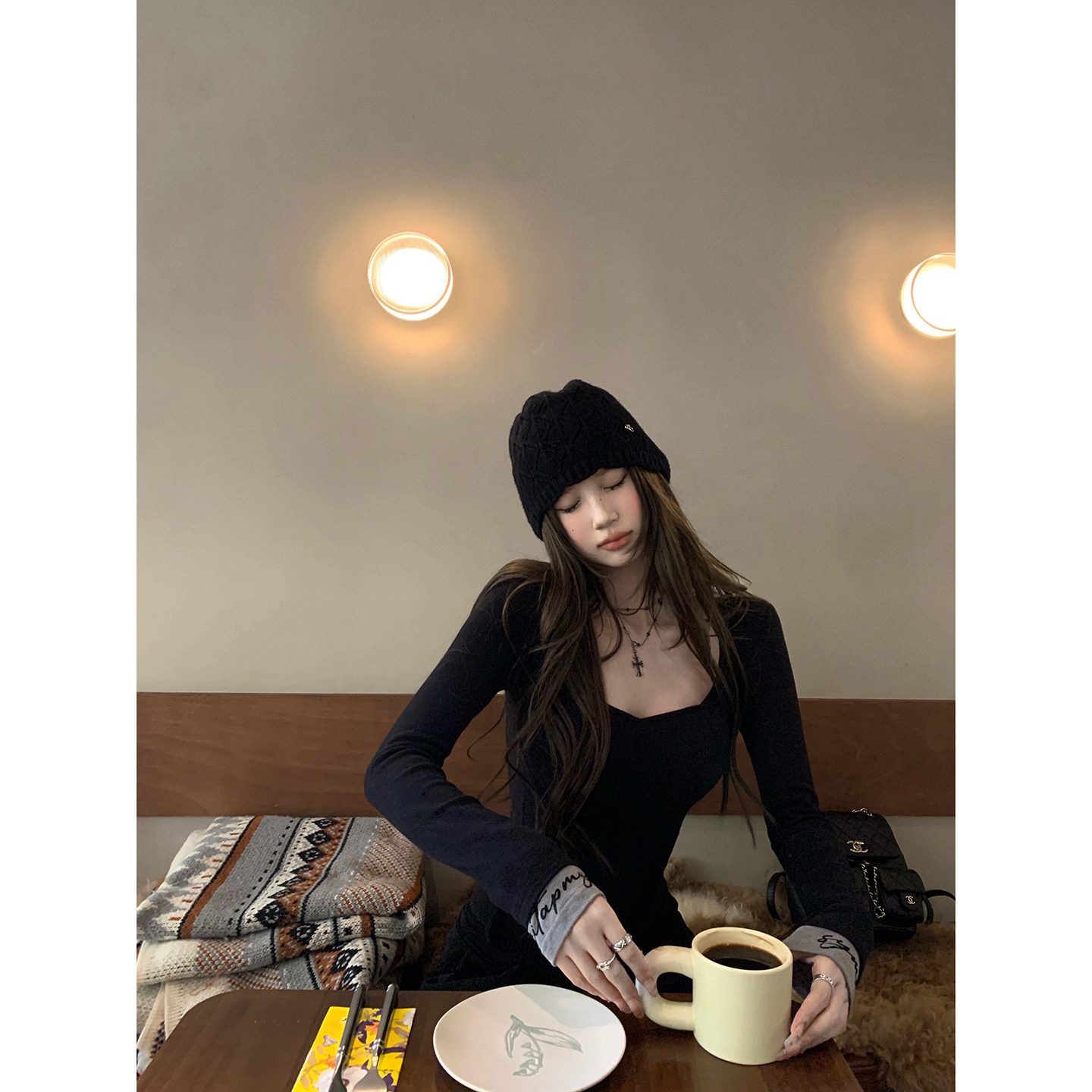 Tongiiuu 天生蛮腰 方领鱼骨收腰打底衫女修身显瘦长袖T恤带胸垫