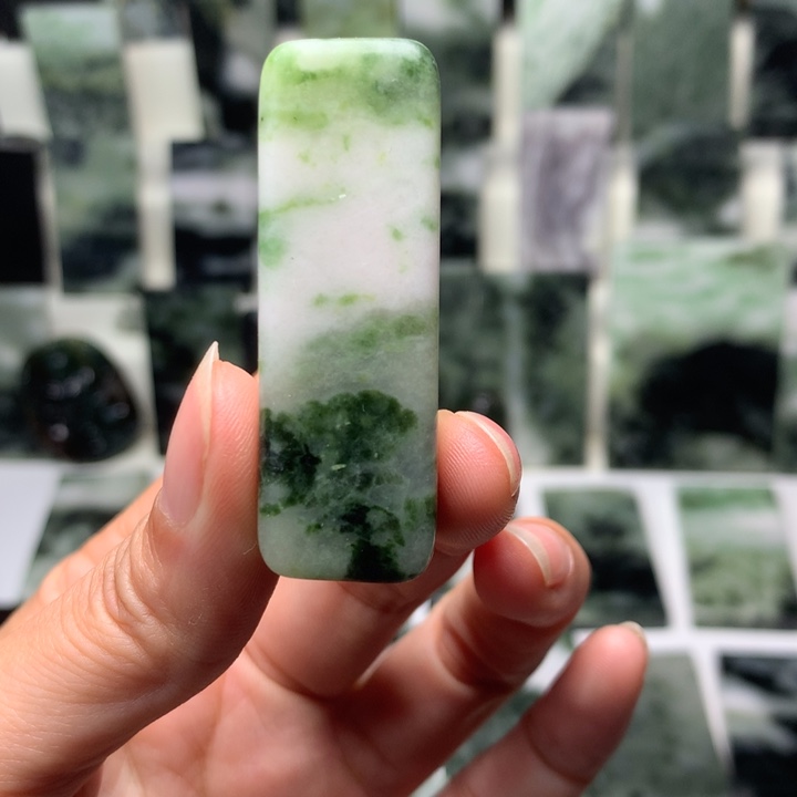 独山玉颈饰未镶嵌