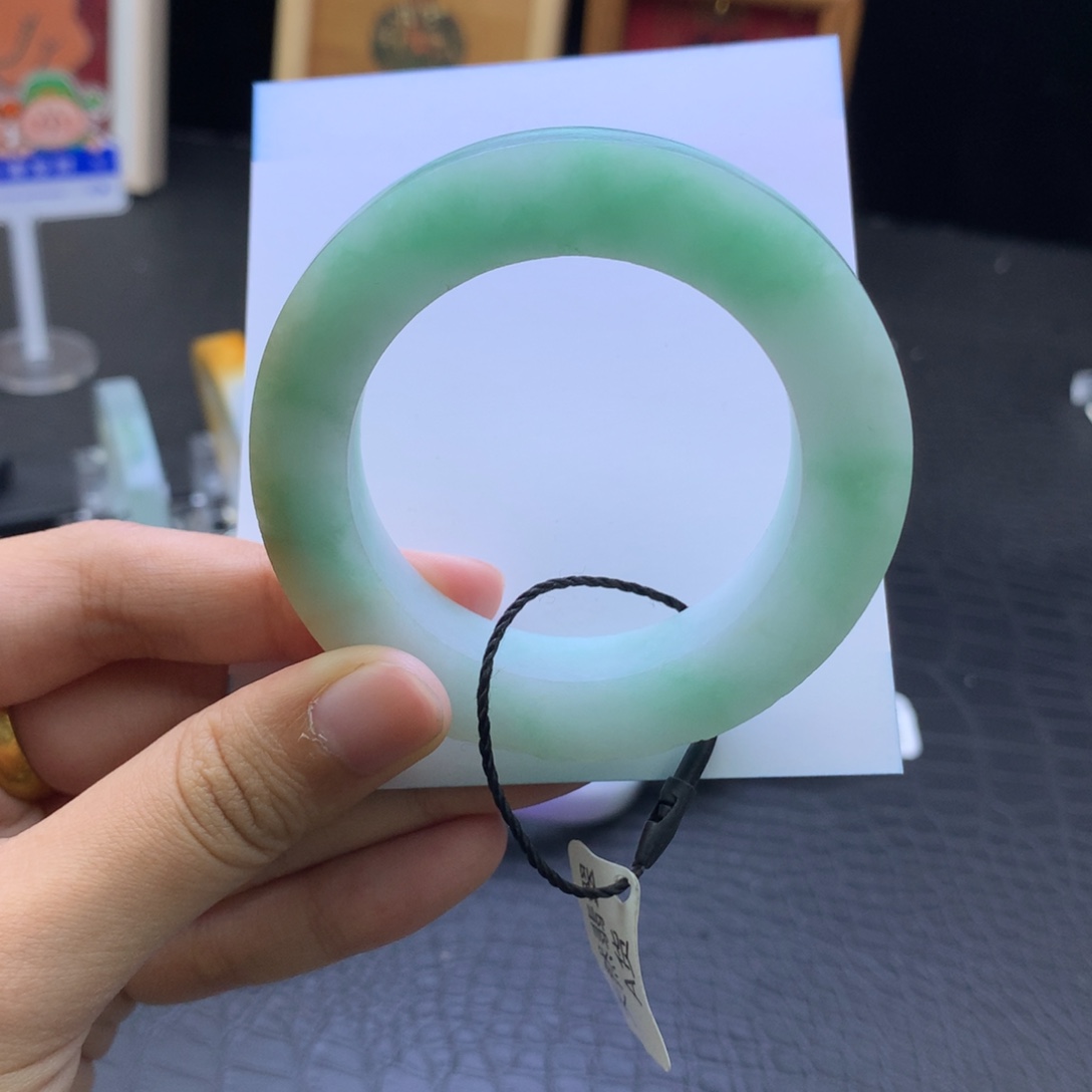 定制翡翠未镶嵌翡翠手镯