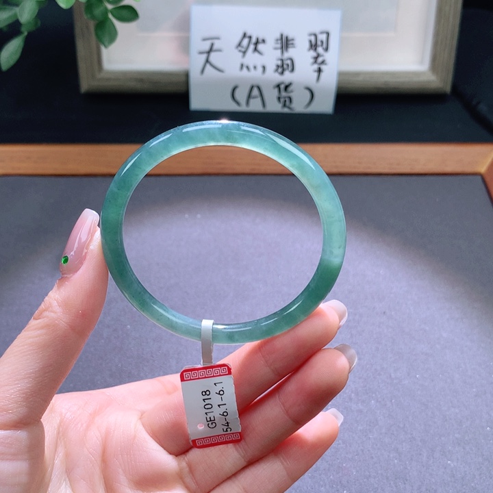 翡翠手镯未镶嵌天然翡翠手镯