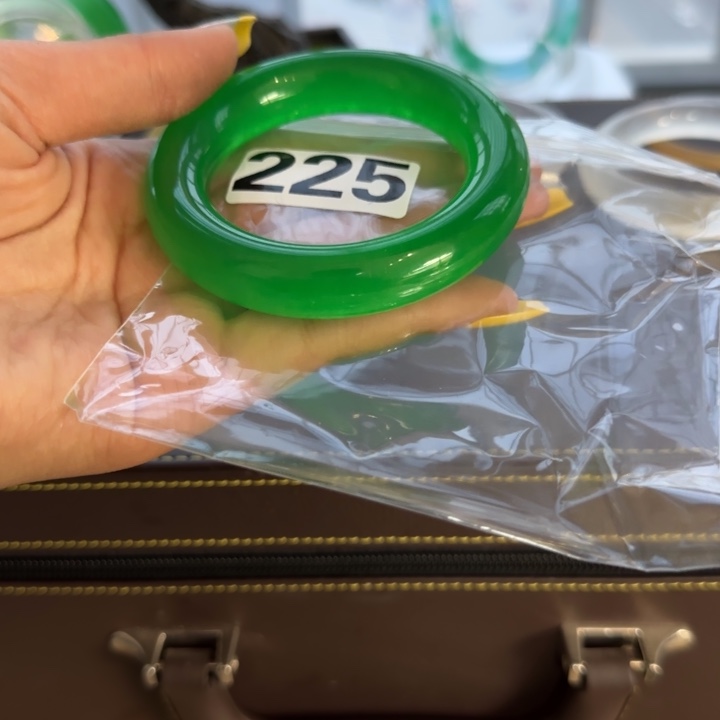 玉七****?时尚飘花手镯225