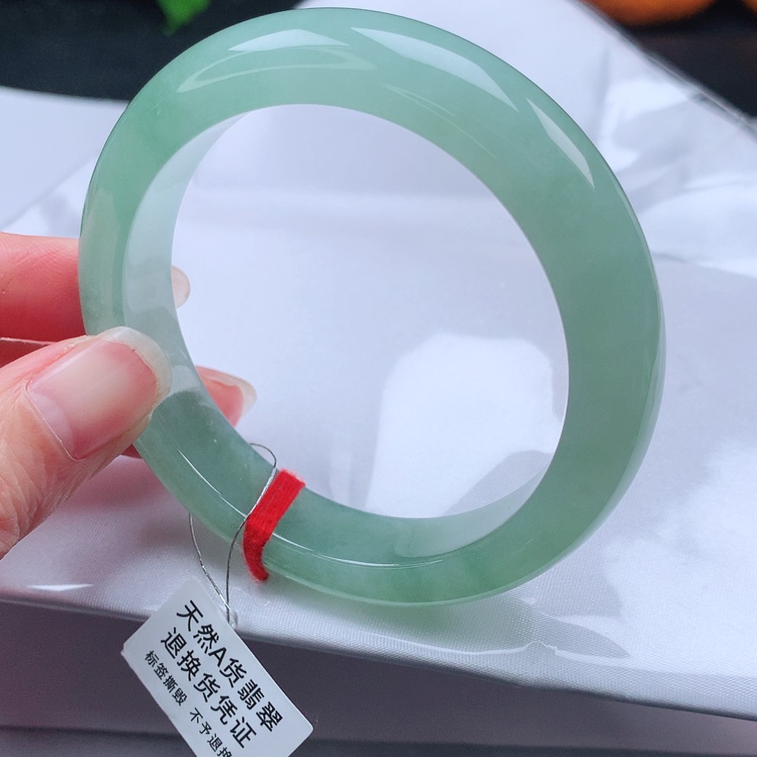 翡翠手镯未镶嵌54圈