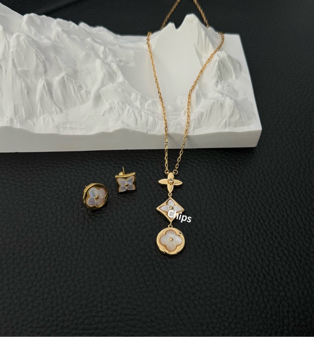 铜合金贝壳耳饰 老花耳钉008