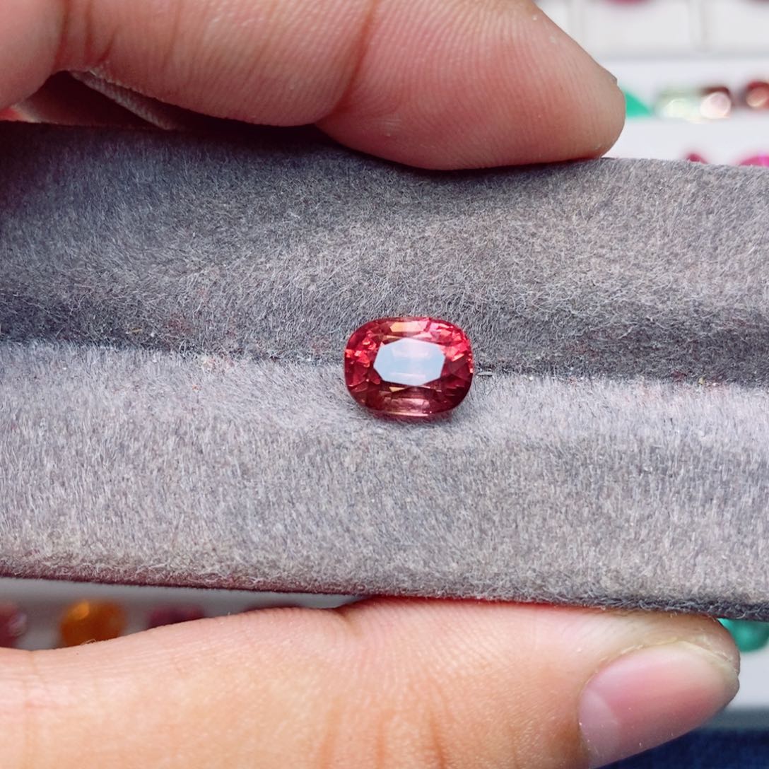 碧玺裸石未镶嵌碧玺3.2克拉