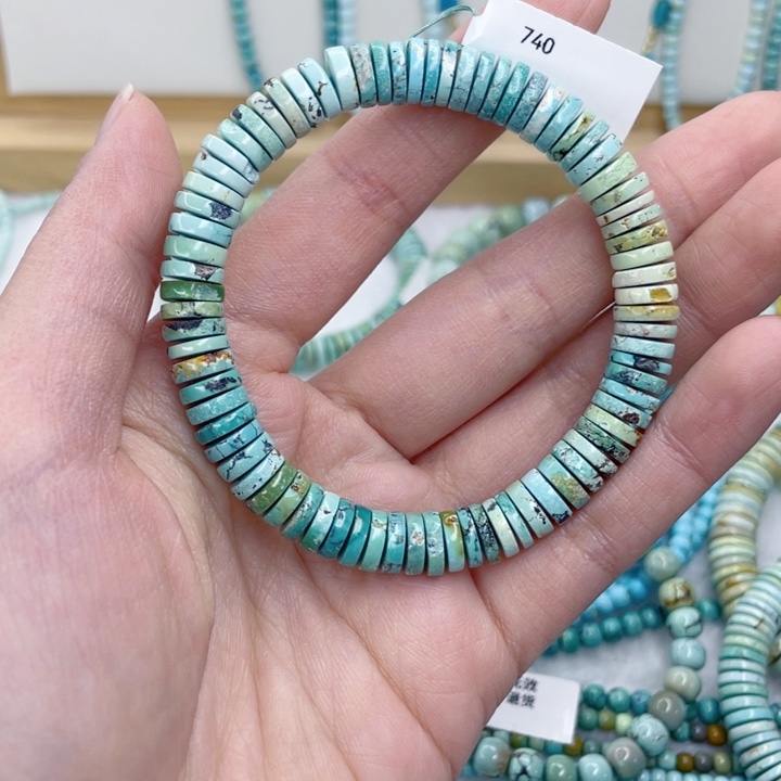 绿松石未镶嵌颈饰