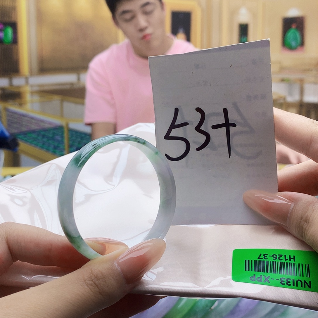 翡翠手镯未镶嵌000……