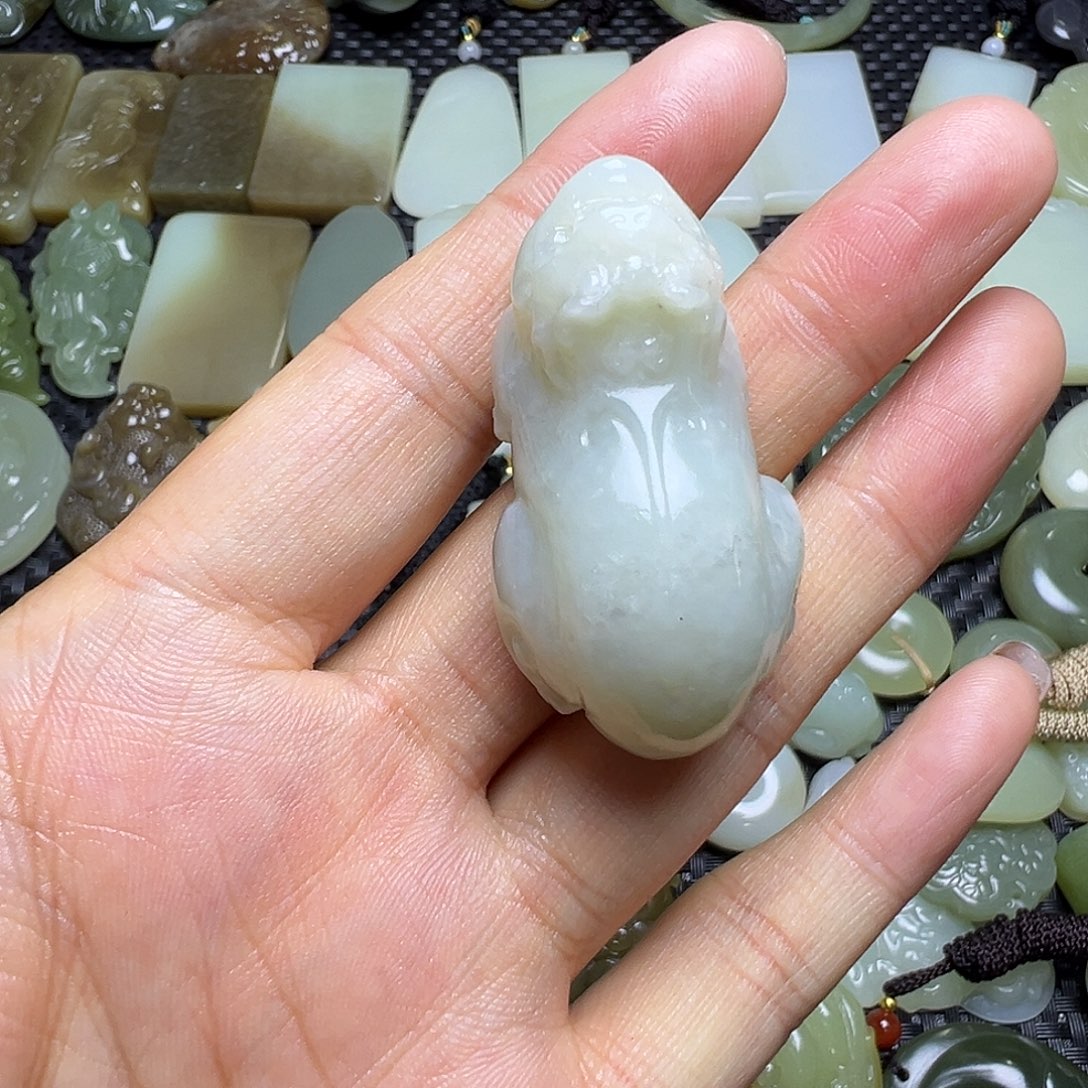 和田玉未镶嵌吊坠(不含链)有棉漏，不退不换，卡45.6