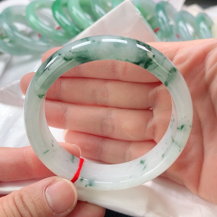 翡翠手镯未镶嵌缅甸A货翡翠手镯