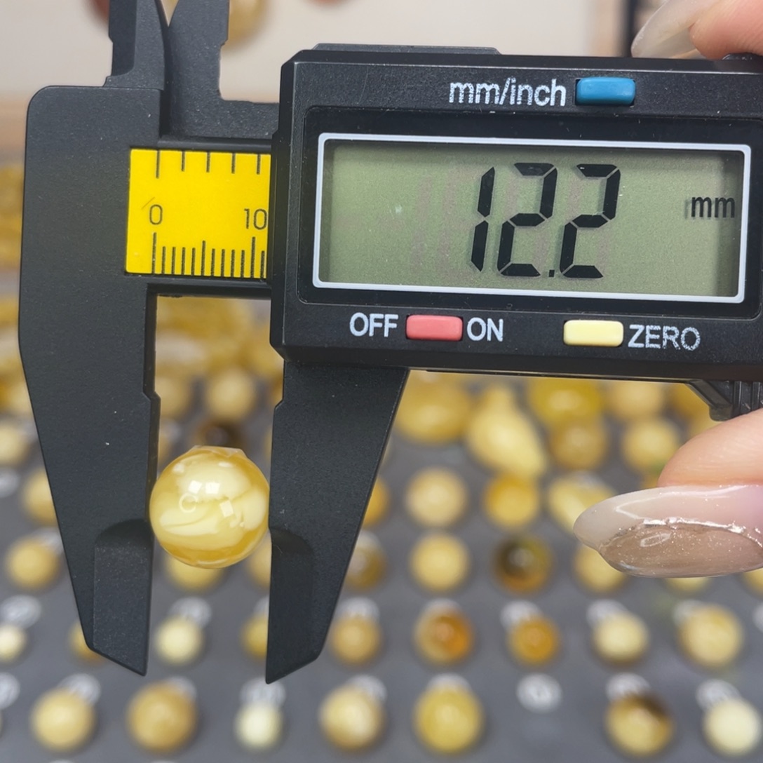 戚***歆琥珀未镶嵌裸石82