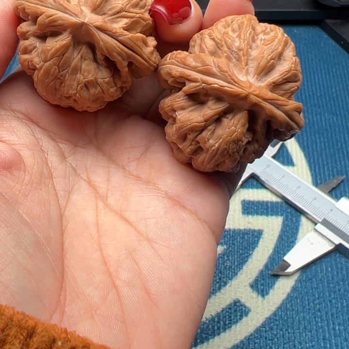 桃核吊坠文玩红锦鲤