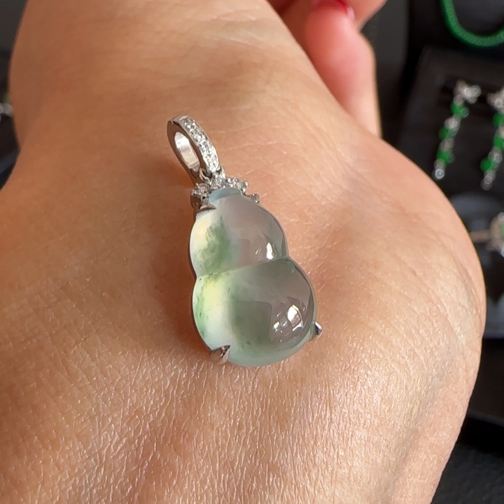 翡翠颈饰18K金镶嵌葫芦R