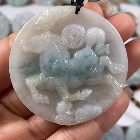 翡翠颈饰未镶嵌马到成功福利