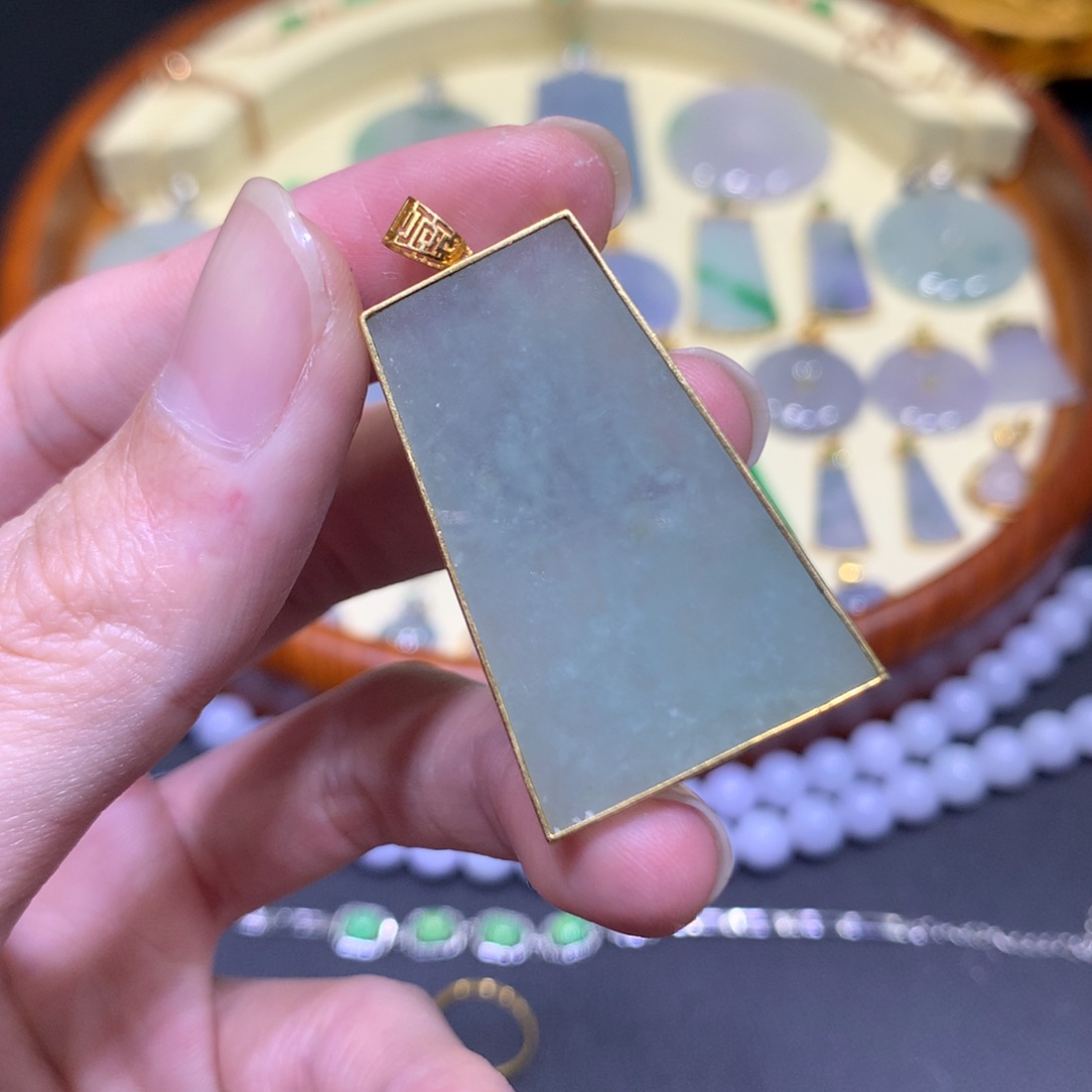 翡翠吊坠(不含链)18K金镶嵌