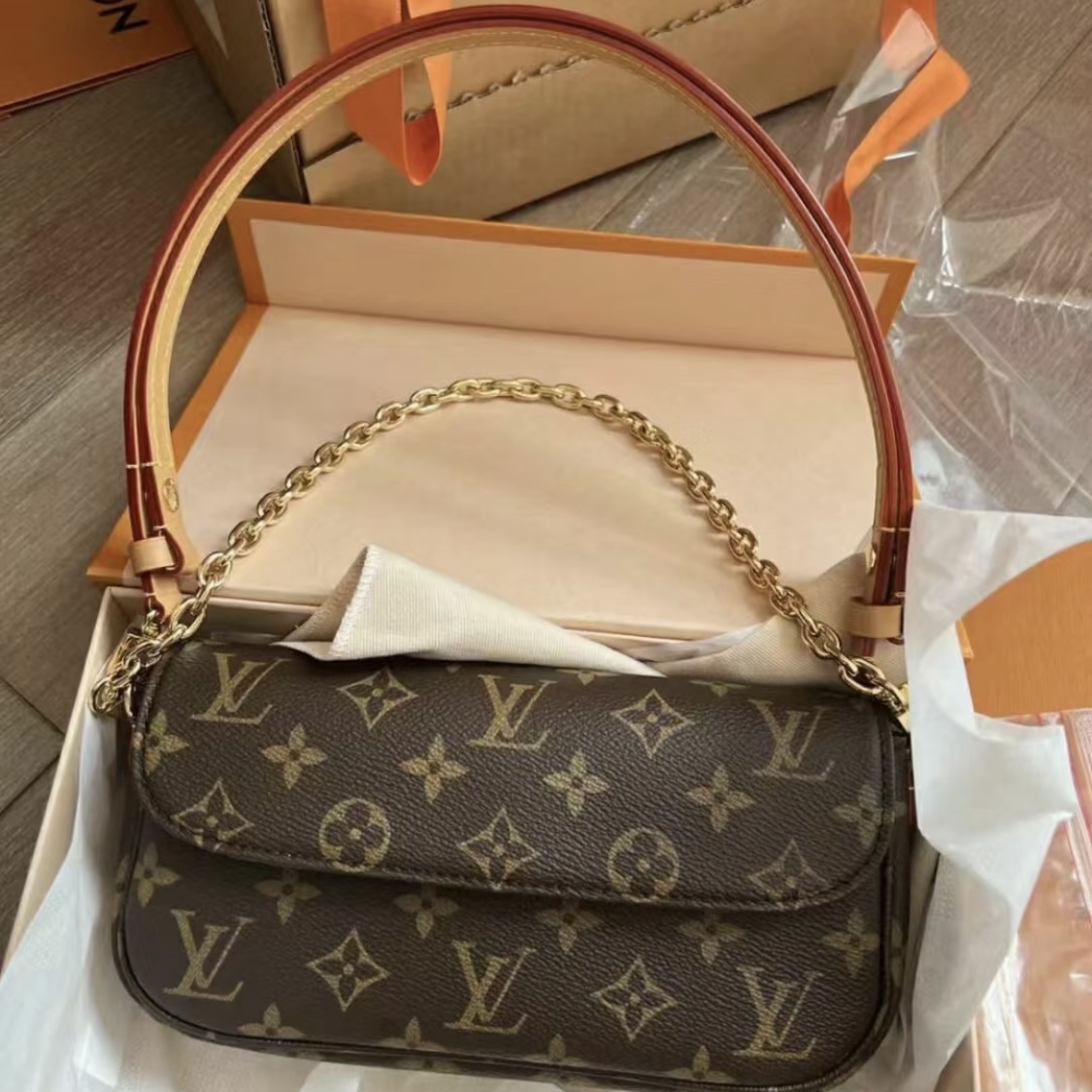 99新 LV LouisVuitton/路易威登 埃思思/ivy现代款.