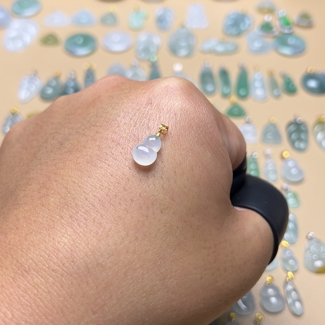 翡翠颈饰18K金镶嵌葫芦