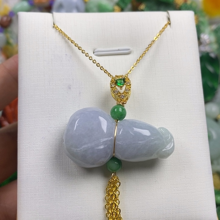 翡翠未镶嵌吊坠(赠链)