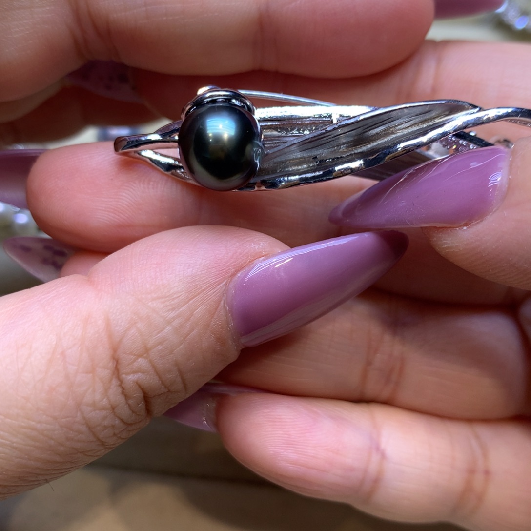 未镶嵌胸饰海水珍珠