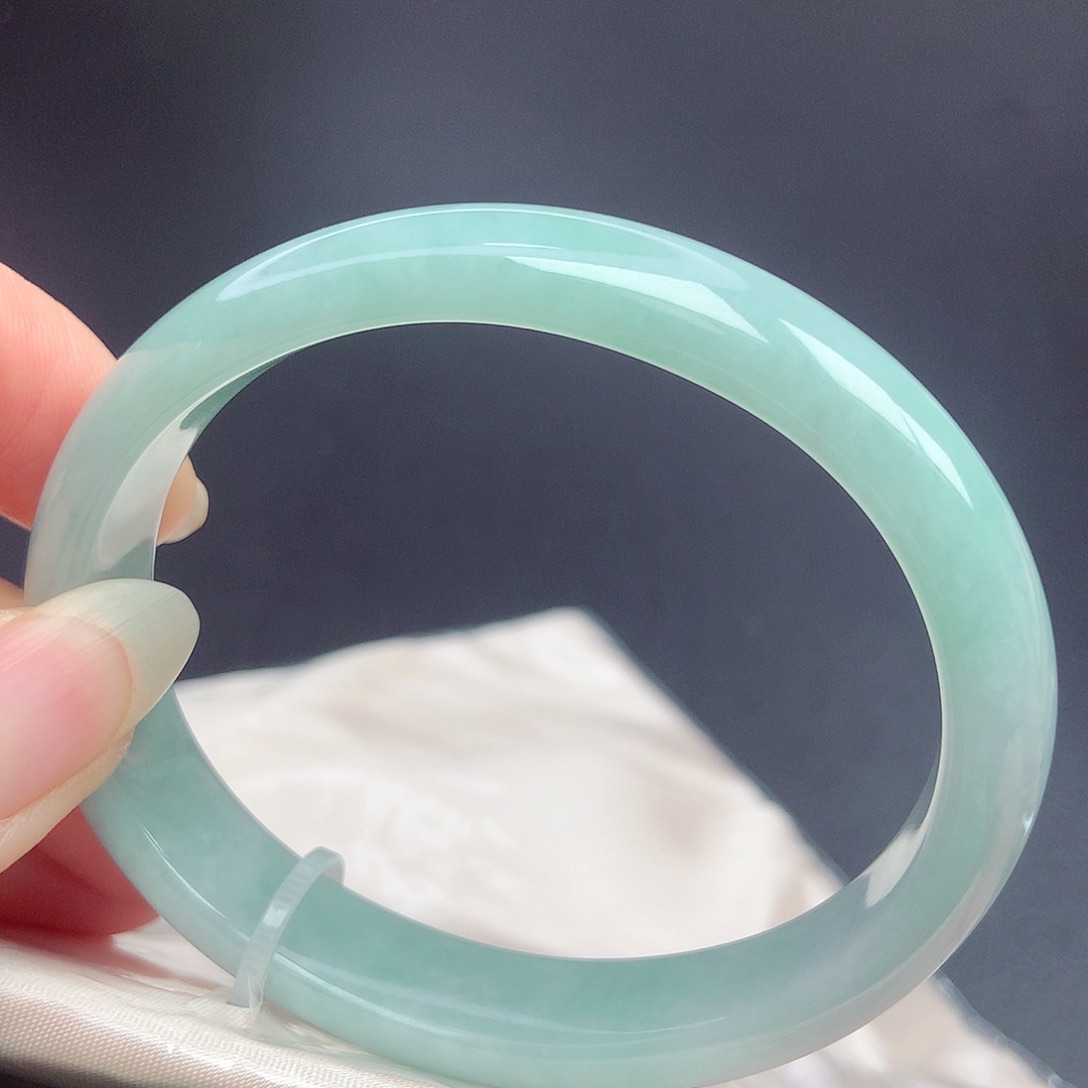 翡翠未镶嵌手镯（贵妃镯）60圈口