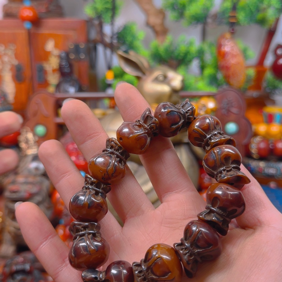 琥珀裸石未镶嵌手串