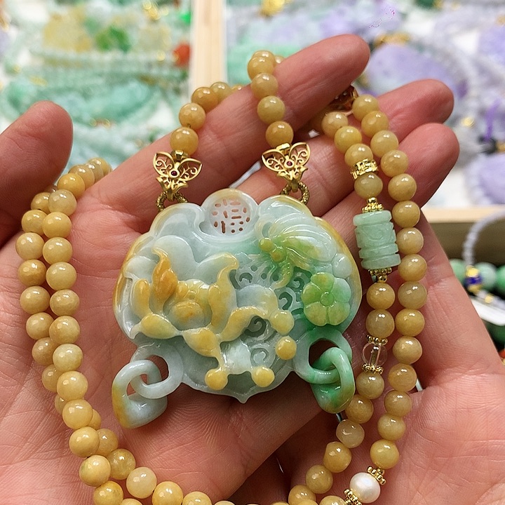 翡翠颈饰未镶嵌吊坠