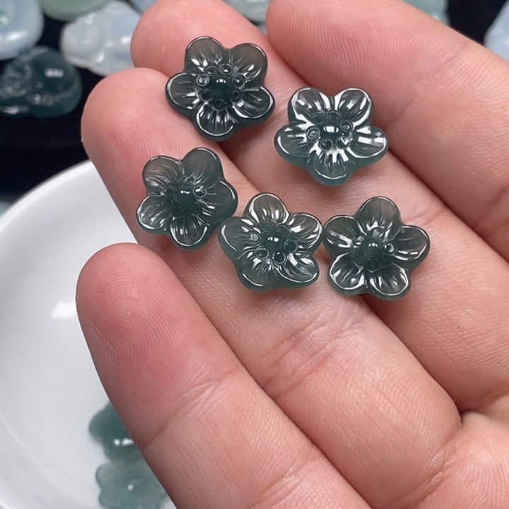 翡翠未镶嵌颈饰翡翠首饰