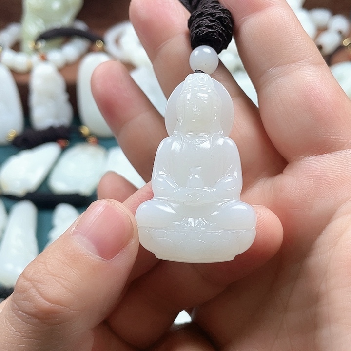 和田玉颈饰未镶嵌忠**人