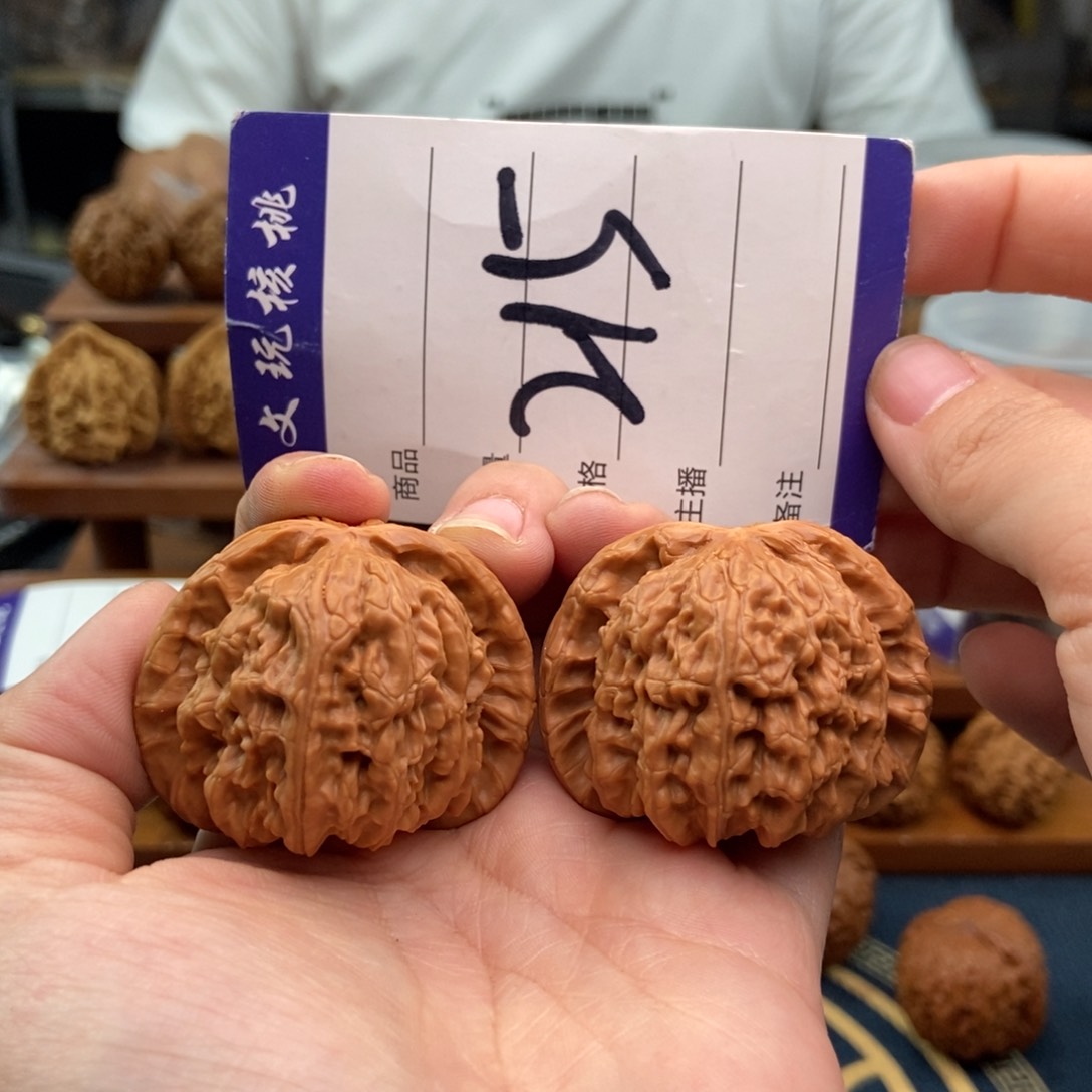 文玩核桃吊坠43白狮子