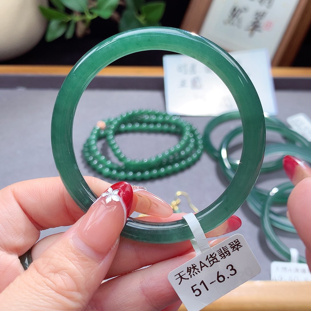 翡翠手镯（圆镯）未镶嵌