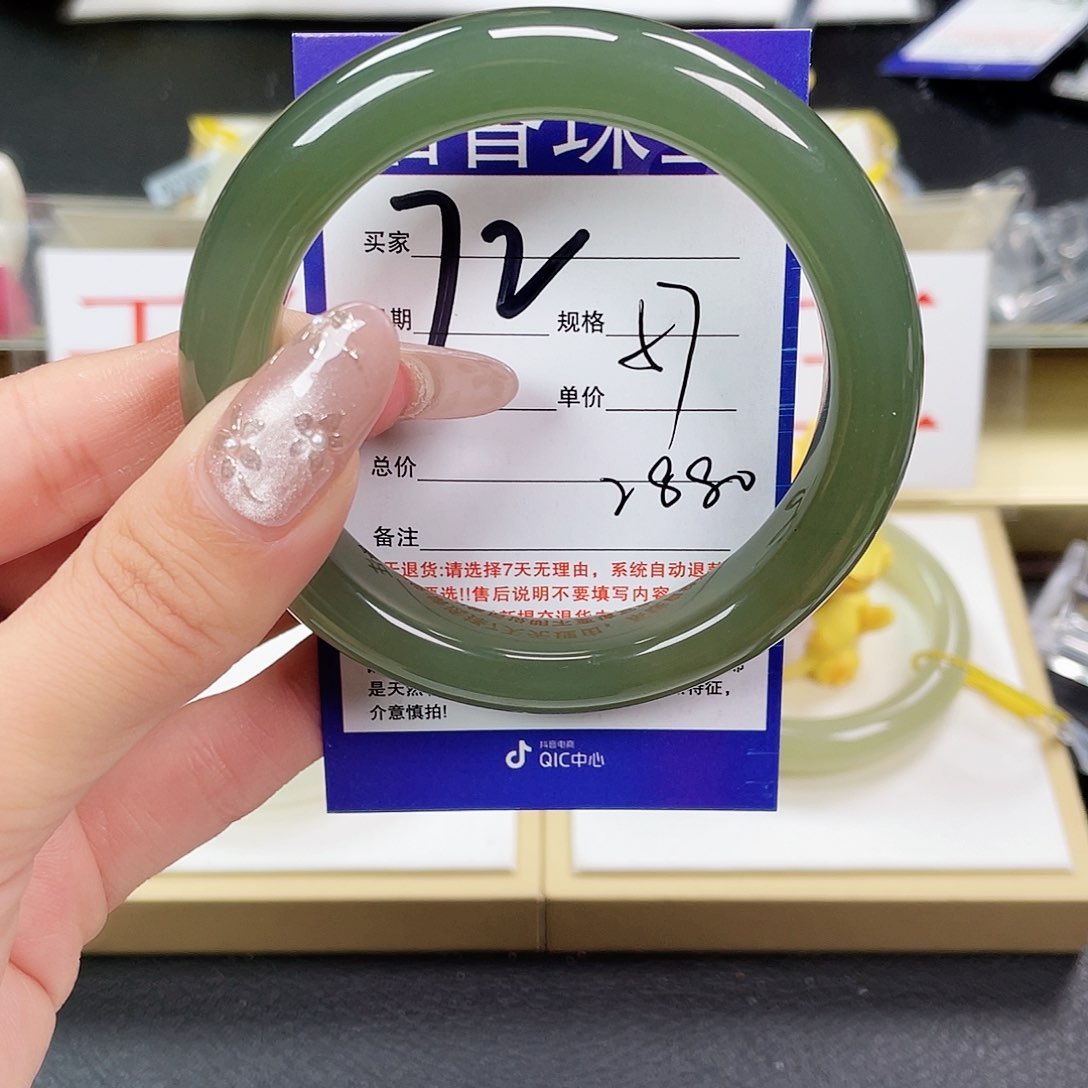和田玉手镯未镶嵌