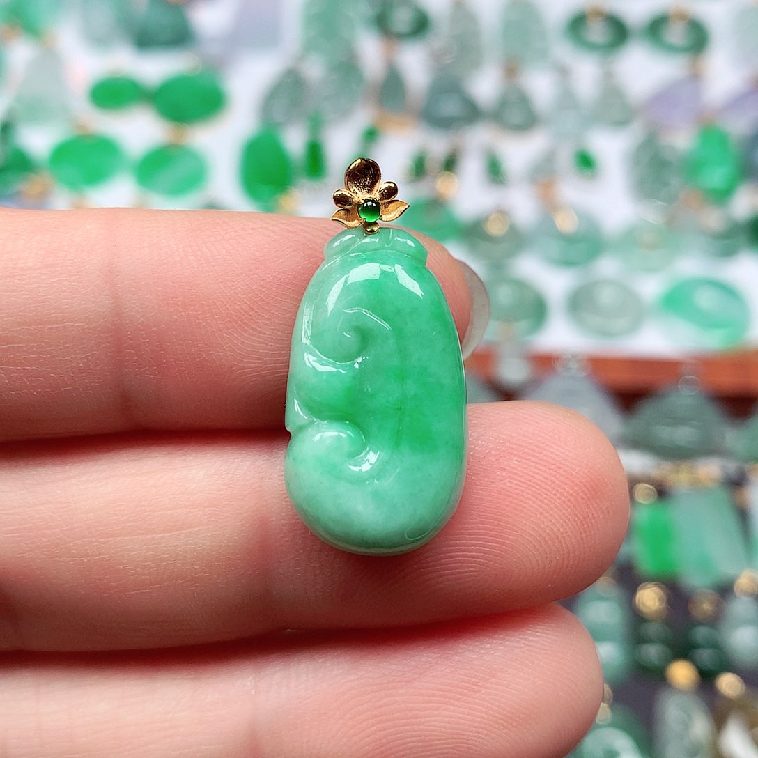 翡翠18K金镶嵌颈饰天然翡翠A货