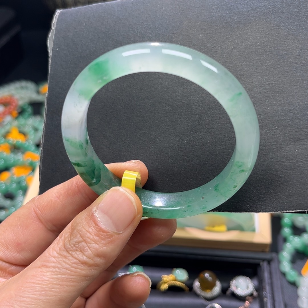 石英质玉未镶嵌手镯52.53