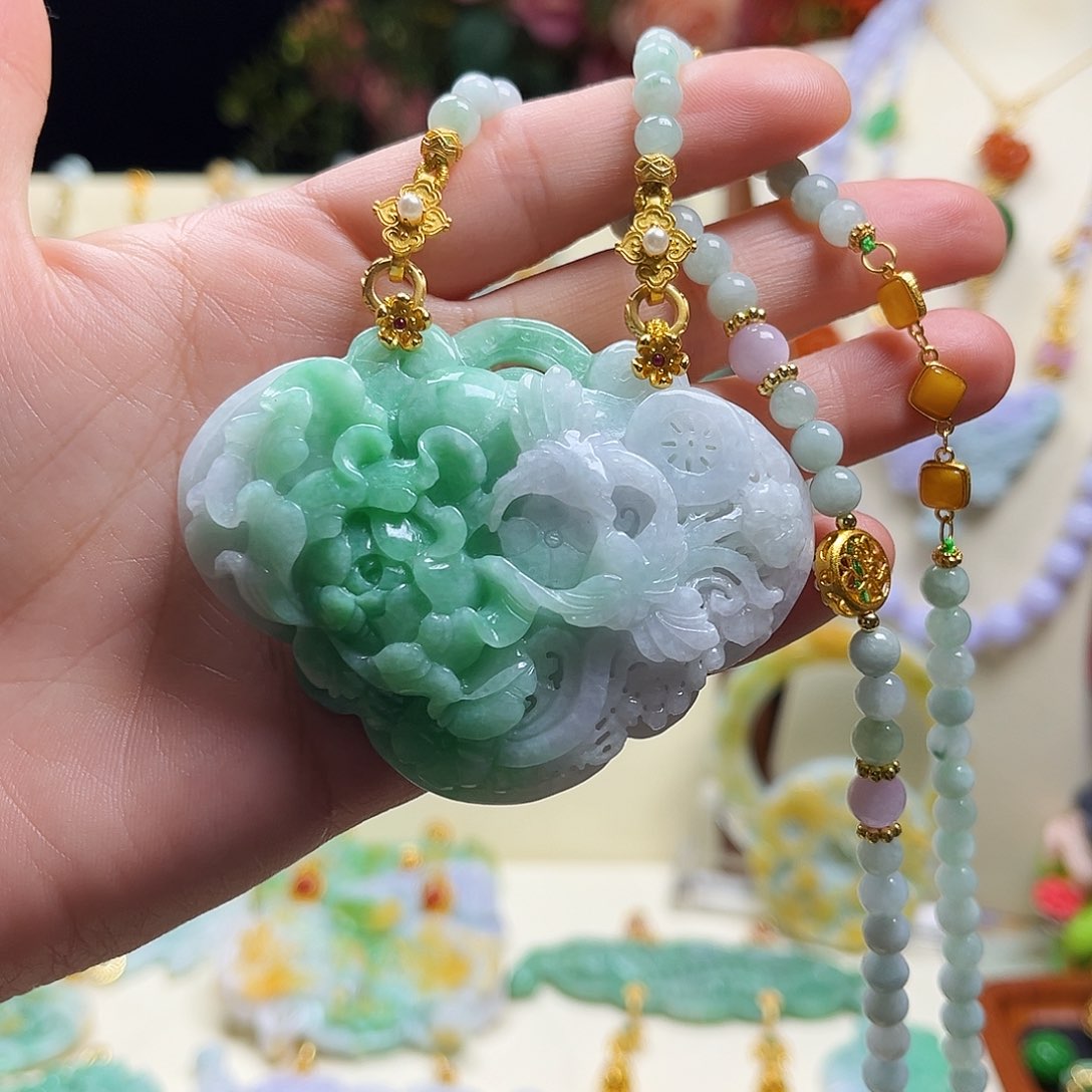 翡翠颈饰未镶嵌天然翡翠