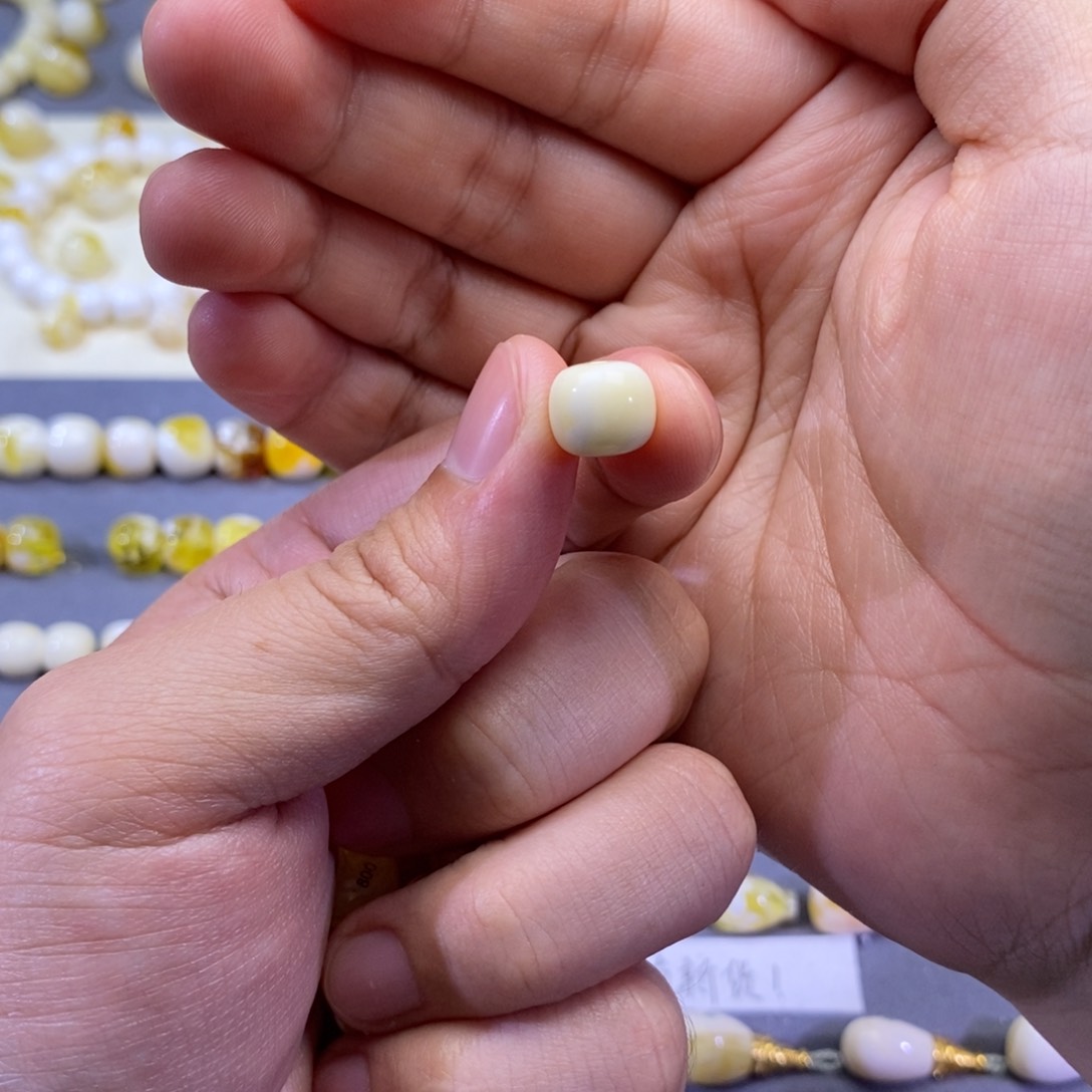 琥珀珠宝奇石未镶嵌名***想