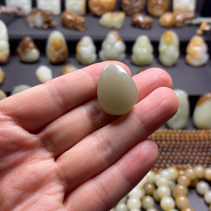 和田玉（糖玉）未镶嵌颈饰