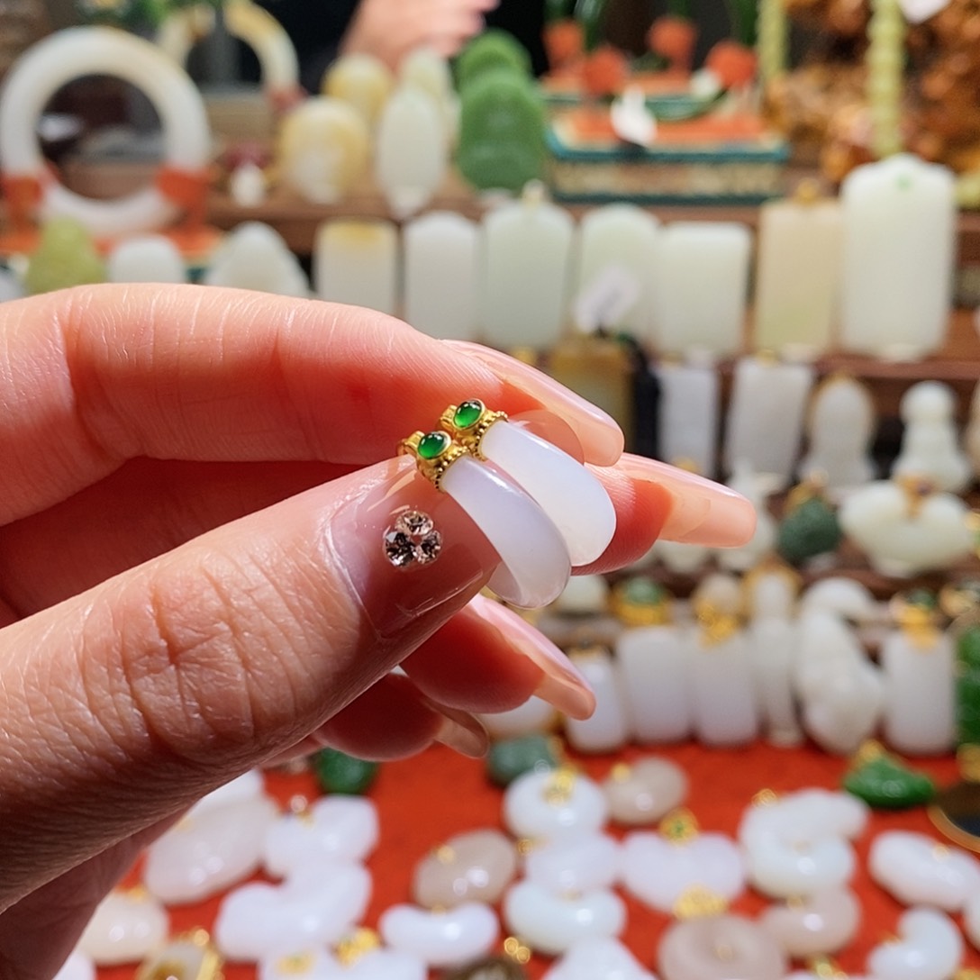 和田玉耳饰18K金镶嵌