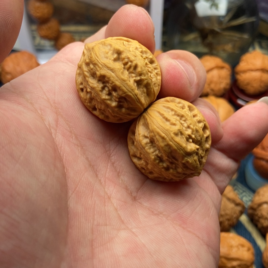 文玩核桃把件玉龙粗筋