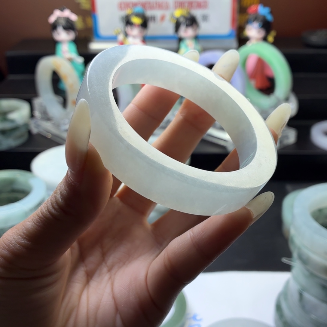 颜***。未镶嵌翡翠定制翡翠