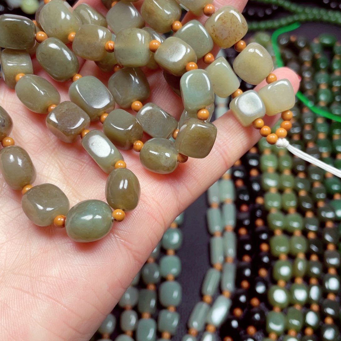 和田玉颈饰未镶嵌