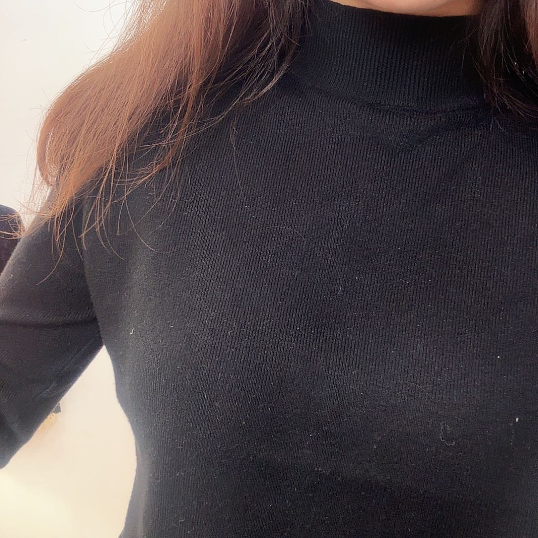 纯黑色针织打底衫