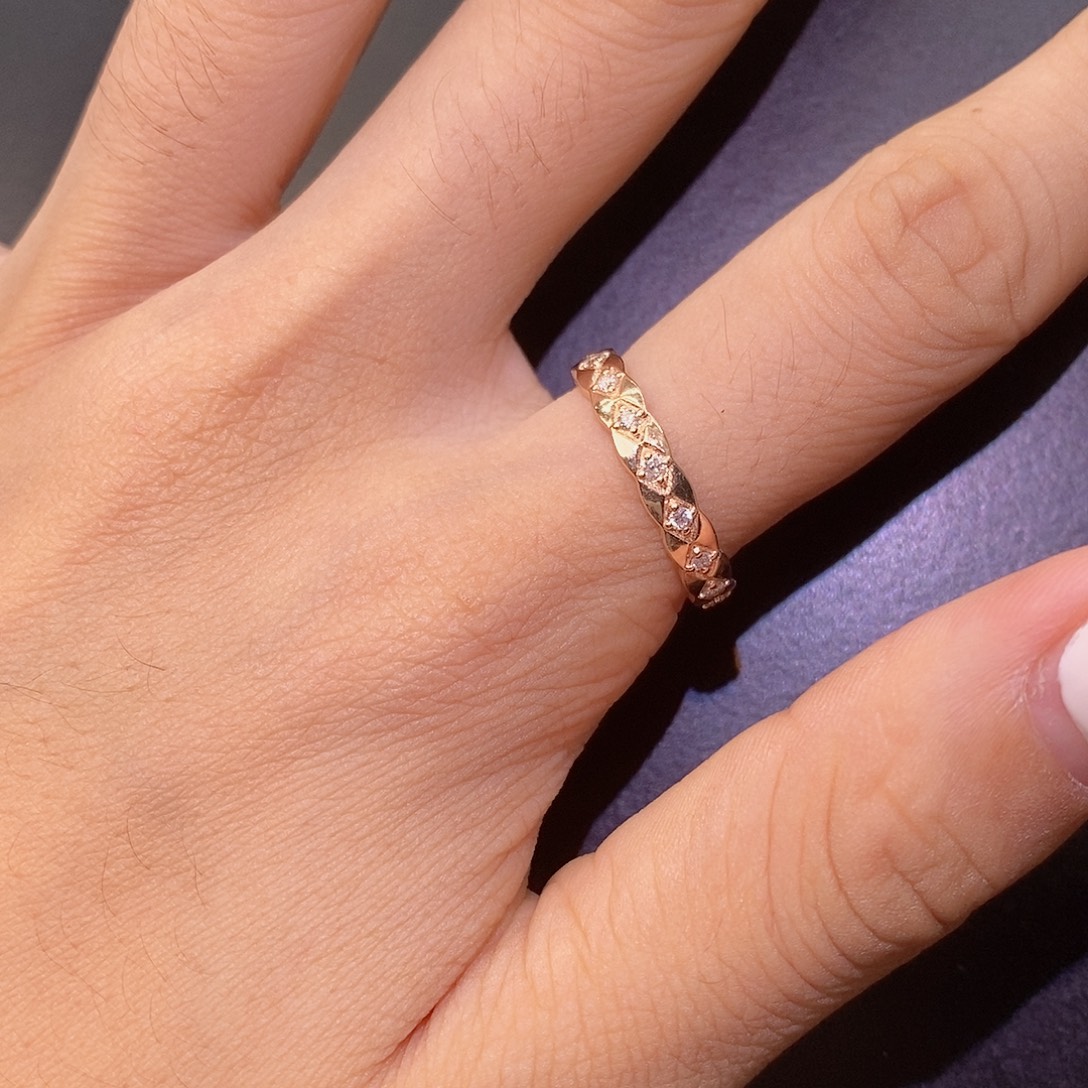 18K金镶嵌钻石戒指/指环菱格钻戒k玫