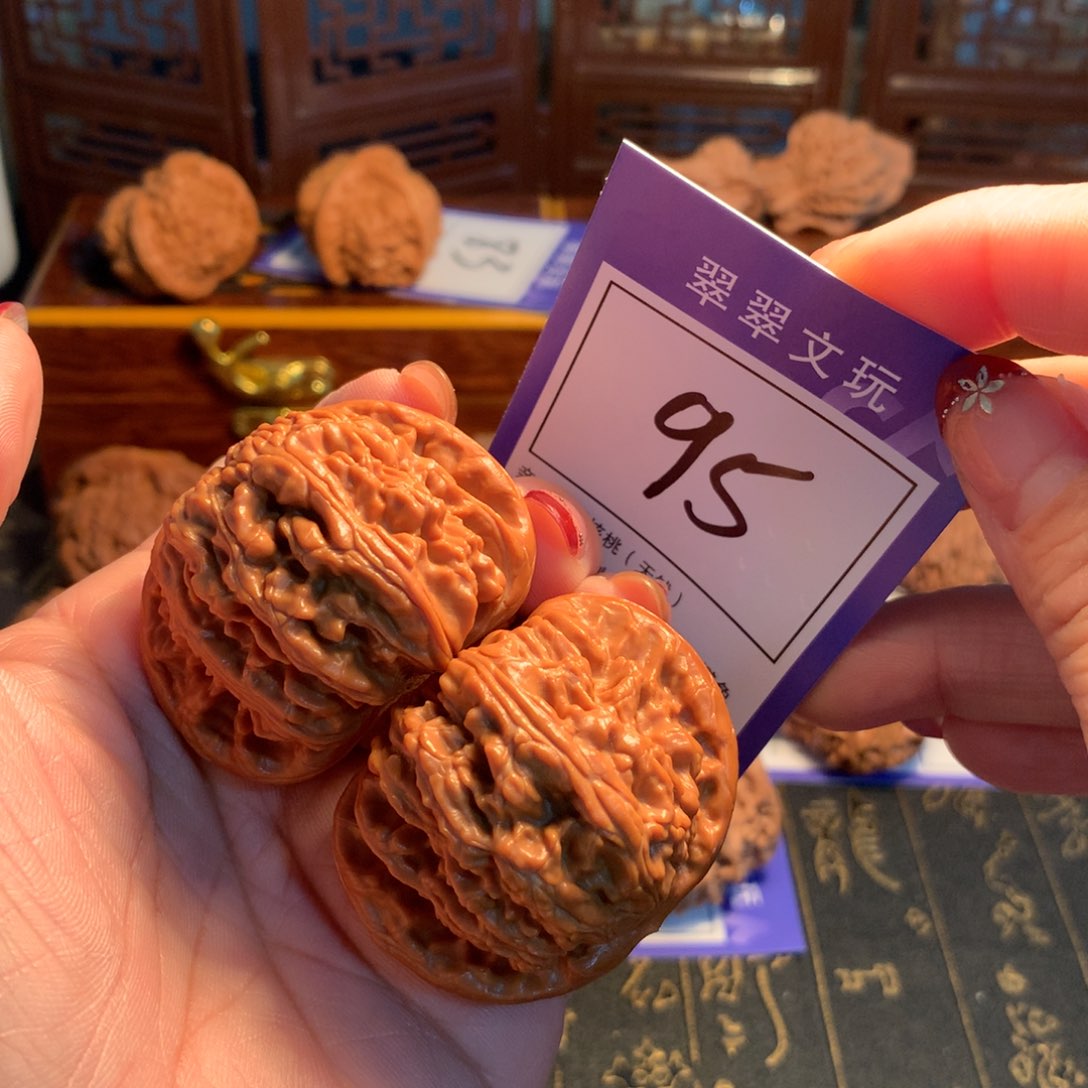 文玩核桃吊坠95号白狮子4.7